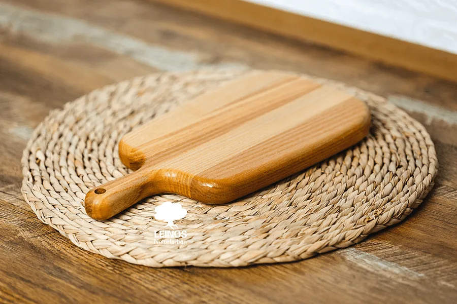 Side handle profile — full coverage across the handle cut-out and the board's end-grain edge.