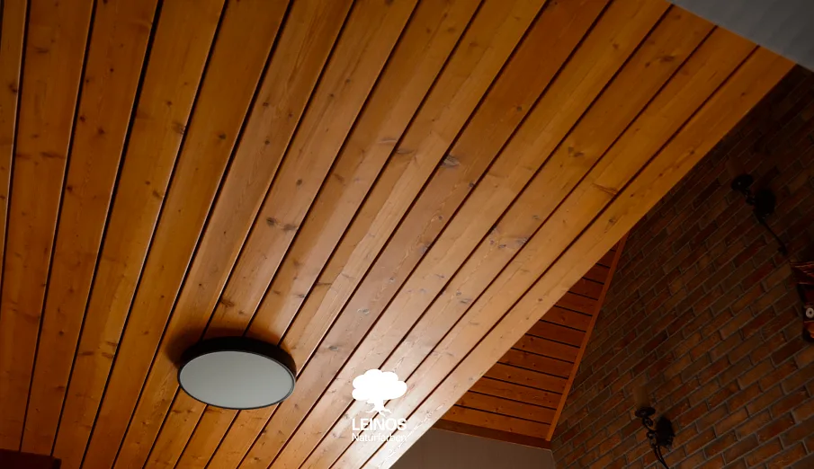 Golden-Toned Larch Plank Ceiling