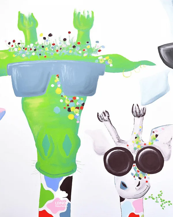 Close-up of a mural-to-blank-wall edge — colour ends sharp without bleed onto the lime base.