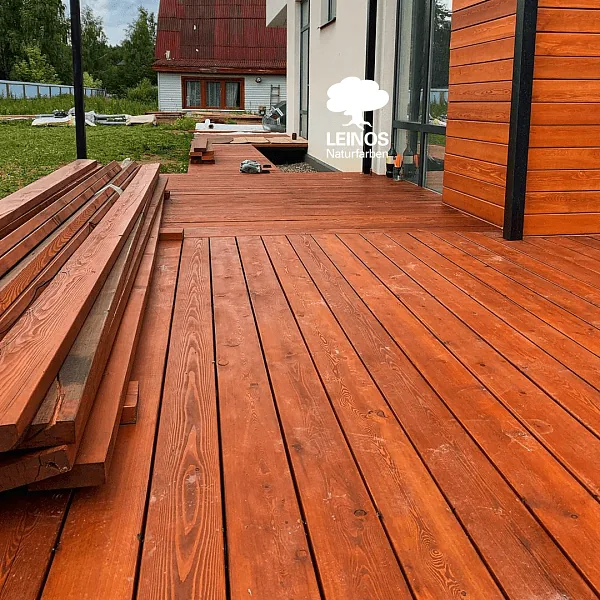 Detail of board edges and joints — clean coverage, no overlap marks, no puddling after a second-coat 18-hour cure.