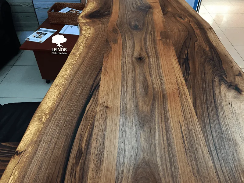Top-surface texture under direct lighting — lustrous brown-black with grain contrast clearly visible.