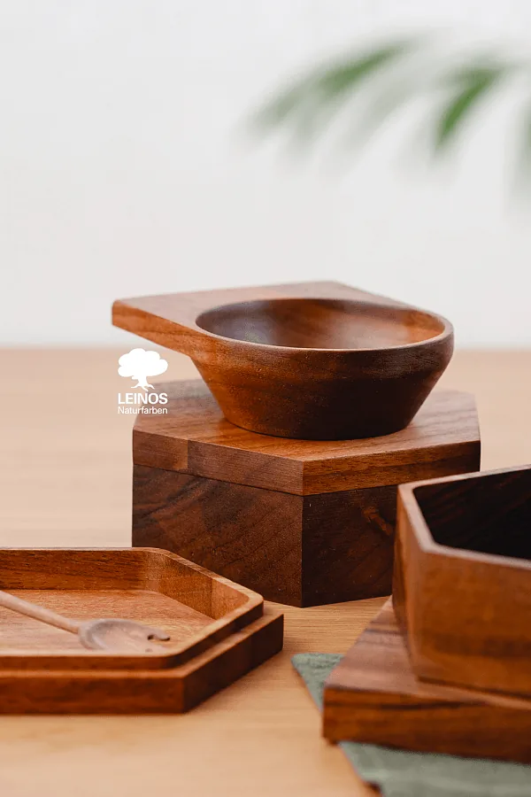 Carved scoop with handle — end-grain saturation matching the face-grain after wipe-back at 30 minutes.