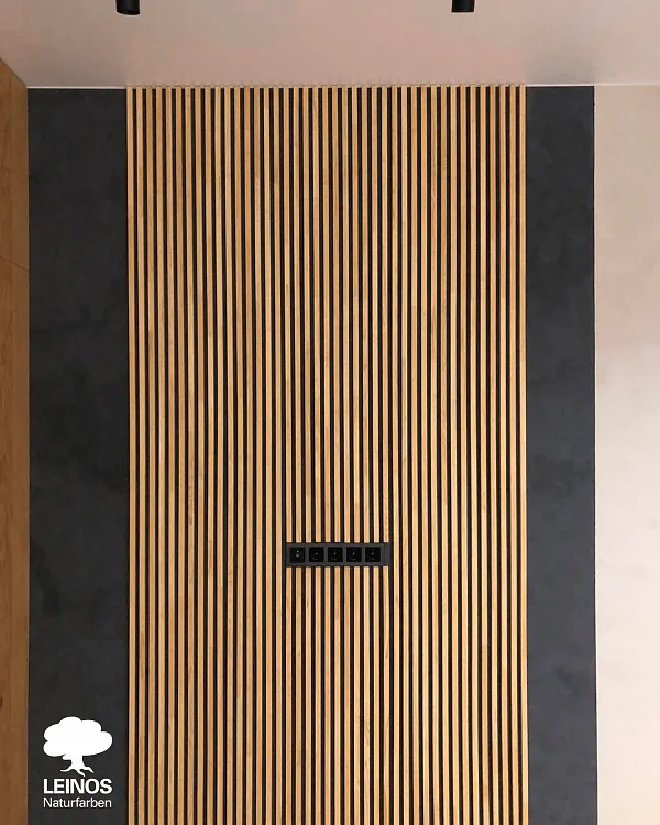 Close-up of slat face and inter-slat channel — clean oil coverage with no pooling at the channel bottoms.